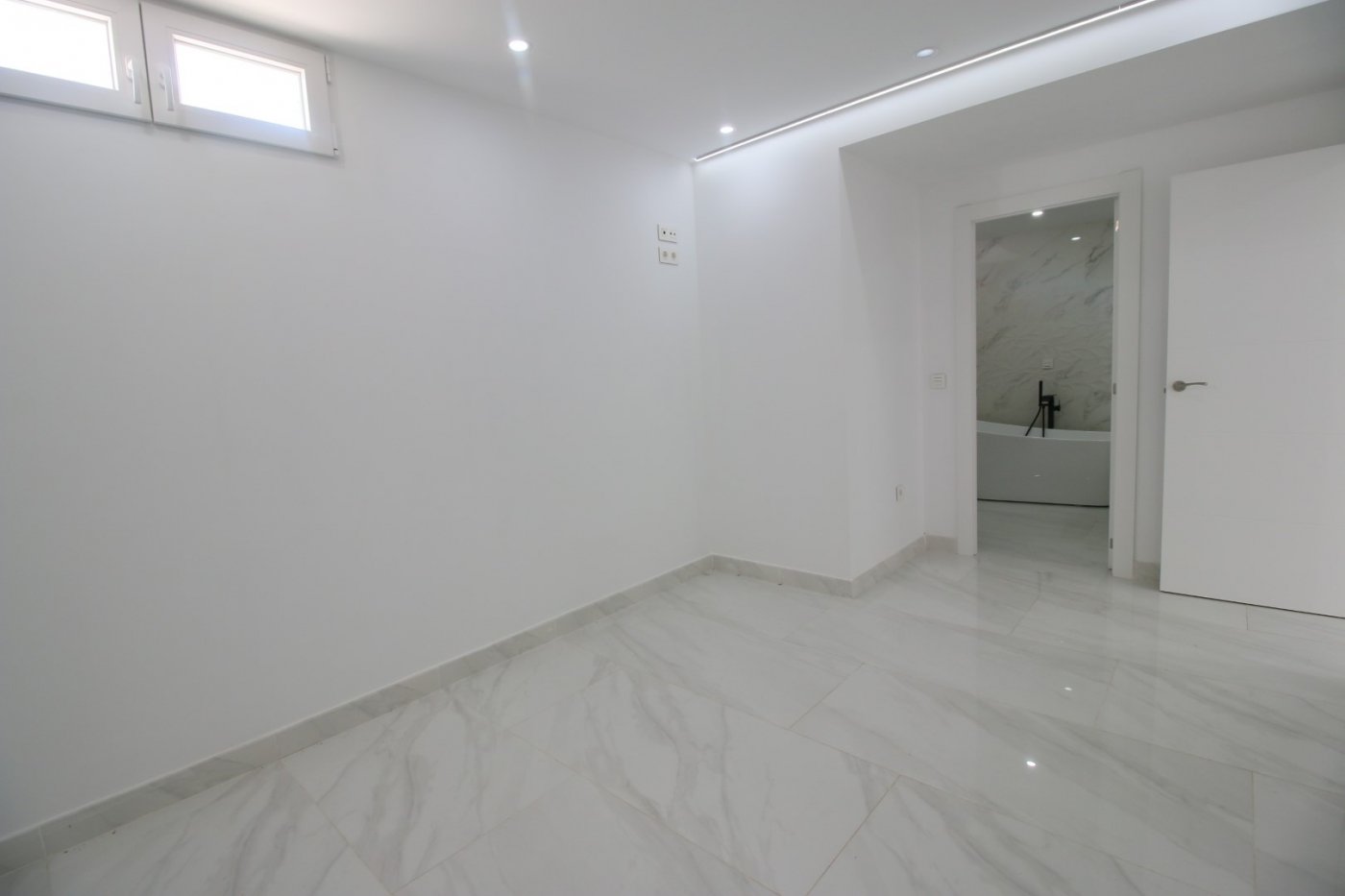 4-24-4 Villa de obra nueva en zona Av. Coloma de La Nucia