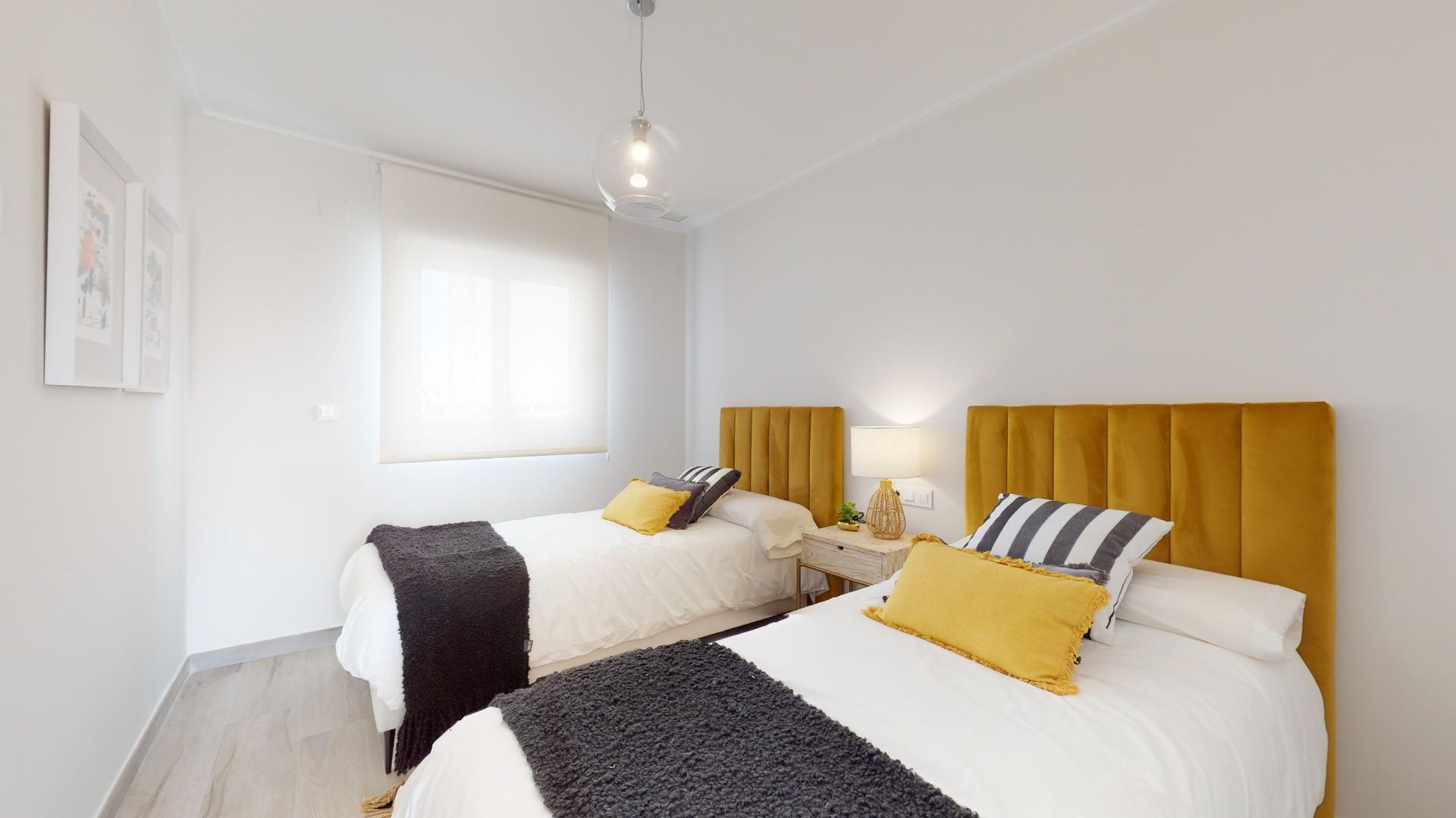 4-24-44 ADOSADOS DE OBRA NUEVA EN PILAR DE LA HORADADA. 3 DORM. 2 BAÑOS. CON PLAZA DE GARAJE Y PISCINA. 83 M2. JARDIN 33 M2. SOLARIUM 34 M2.