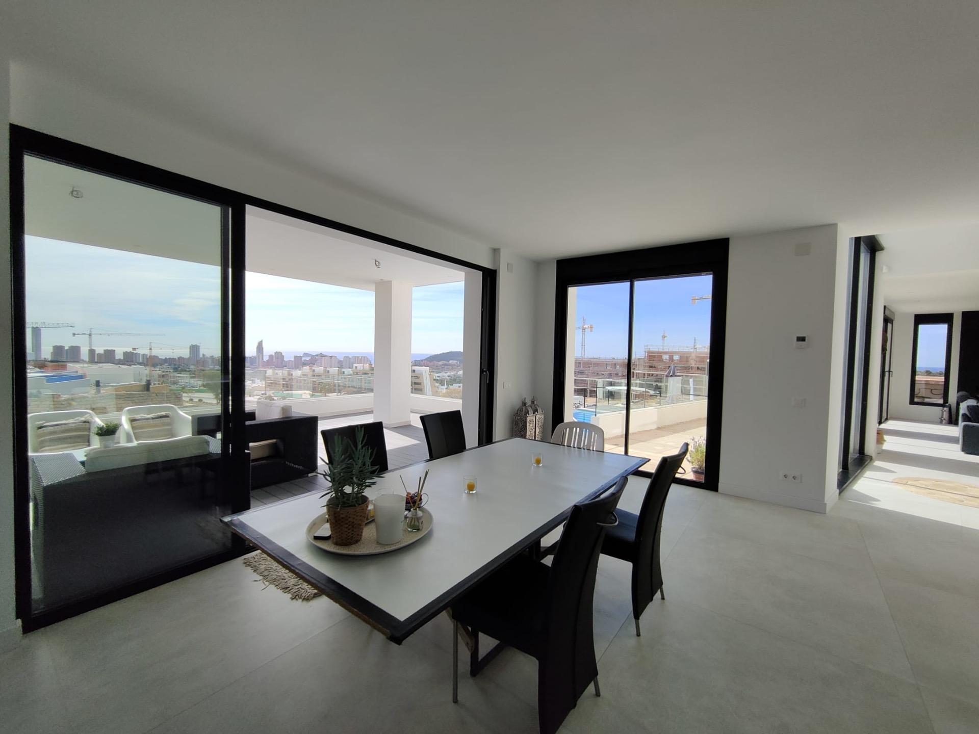 LARGE MODERN VILLA IN FINESTRAT