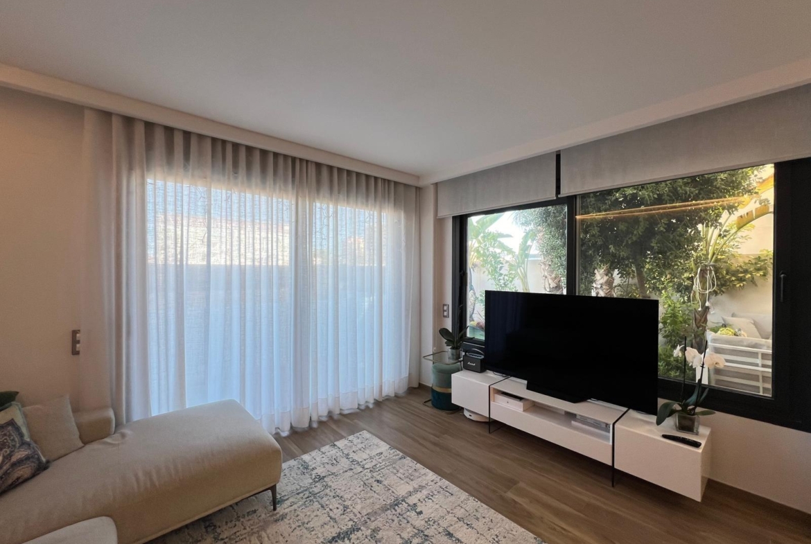 VILLA OBRA NUEVA! 3 DORMITORIOS. 3 BAÑOS. PARCELA 200 M2. PISCINA PROPIA. GARAJE.