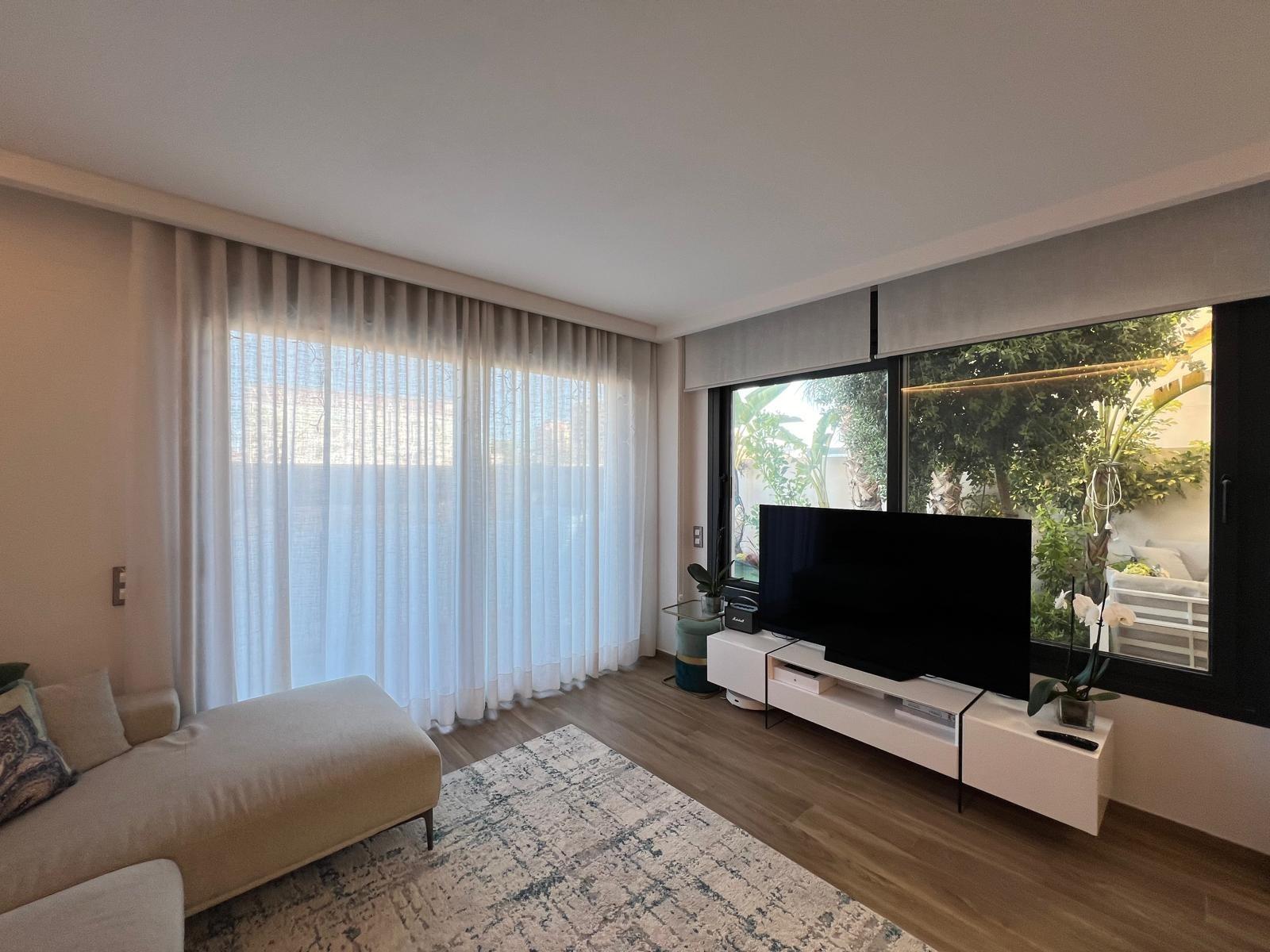 VILLA OBRA NUEVA! 3 DORMITORIOS. 3 BAÑOS. PARCELA 200 M2. PISCINA PROPIA. GARAJE.