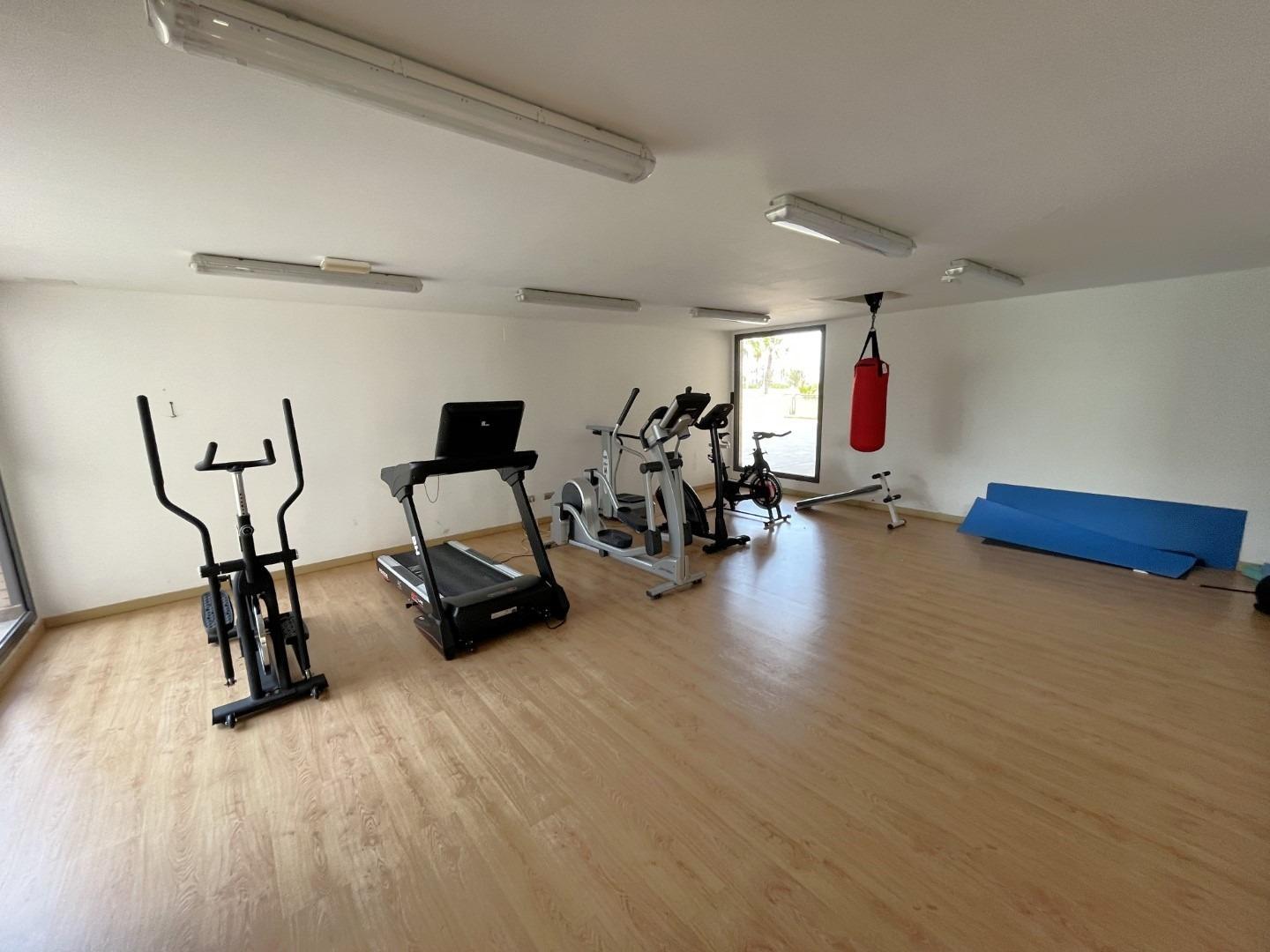 4-25-21 Appartement met 2 slaapkamers naast San Juan Beach