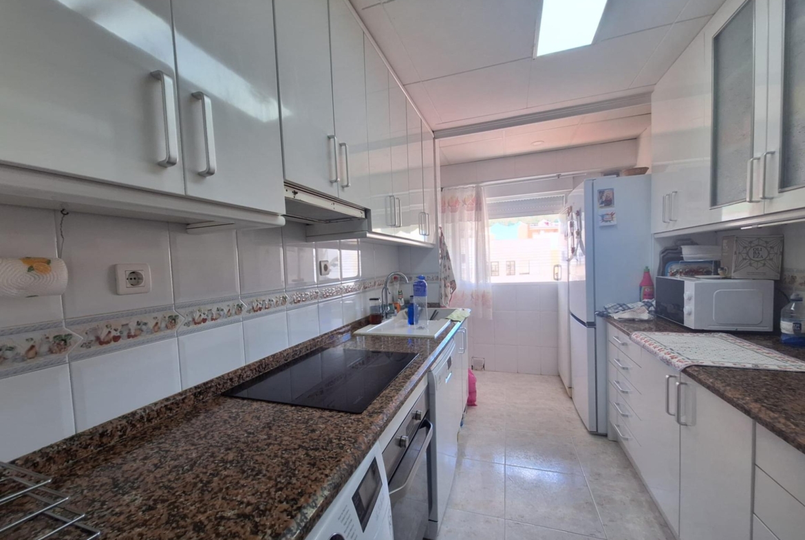 PISO AMPLIO Y LUMINOSO CON ASCENSOR EN PINTOR GISBERT – SAN BLAS