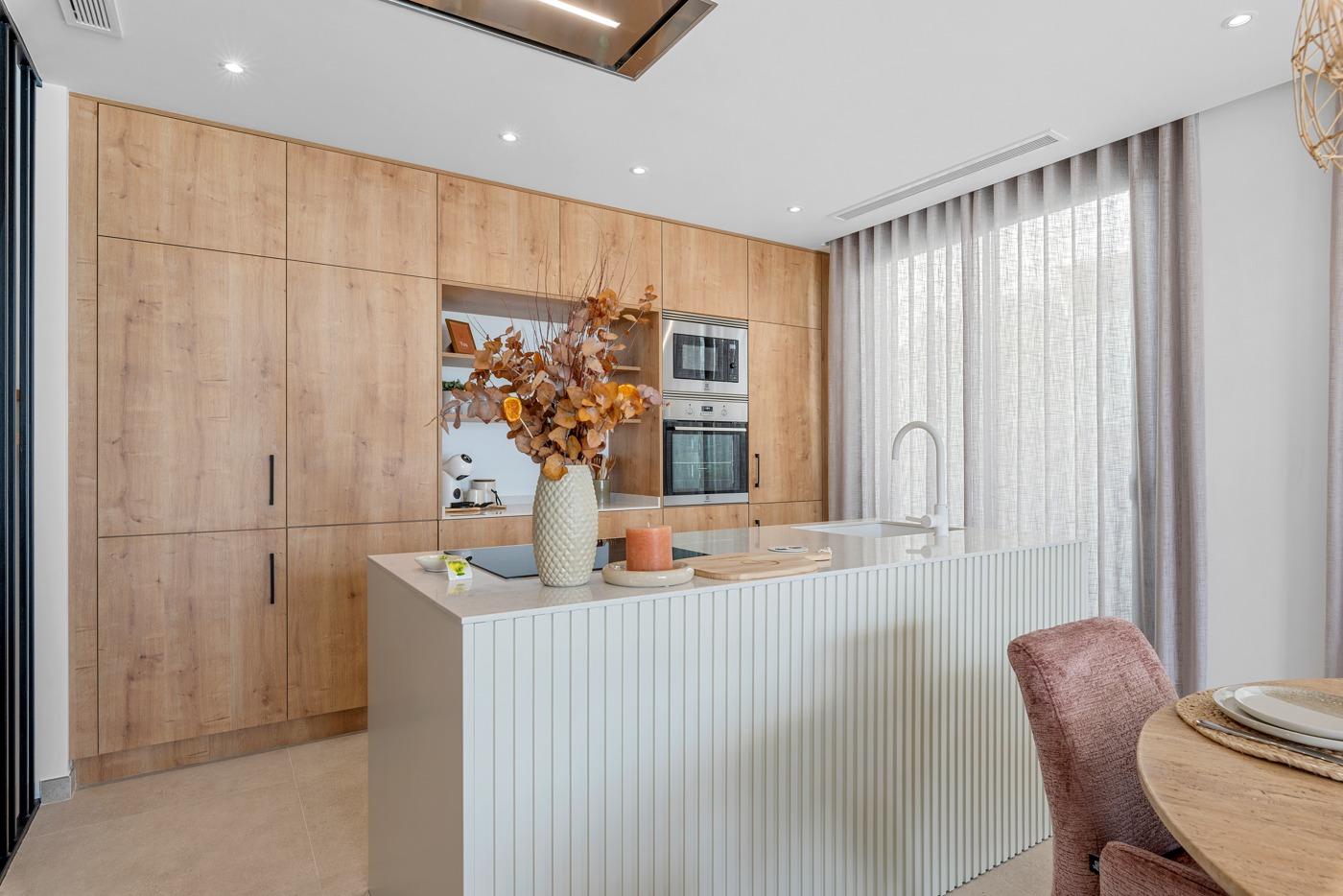 4-25-42 VILLA DE LUJO EN DOLORES DE 3 DORMEM. PISCINA PRIVADA. 205 M2 DE PARCELA. DOS TERRAZAS. PARKING.