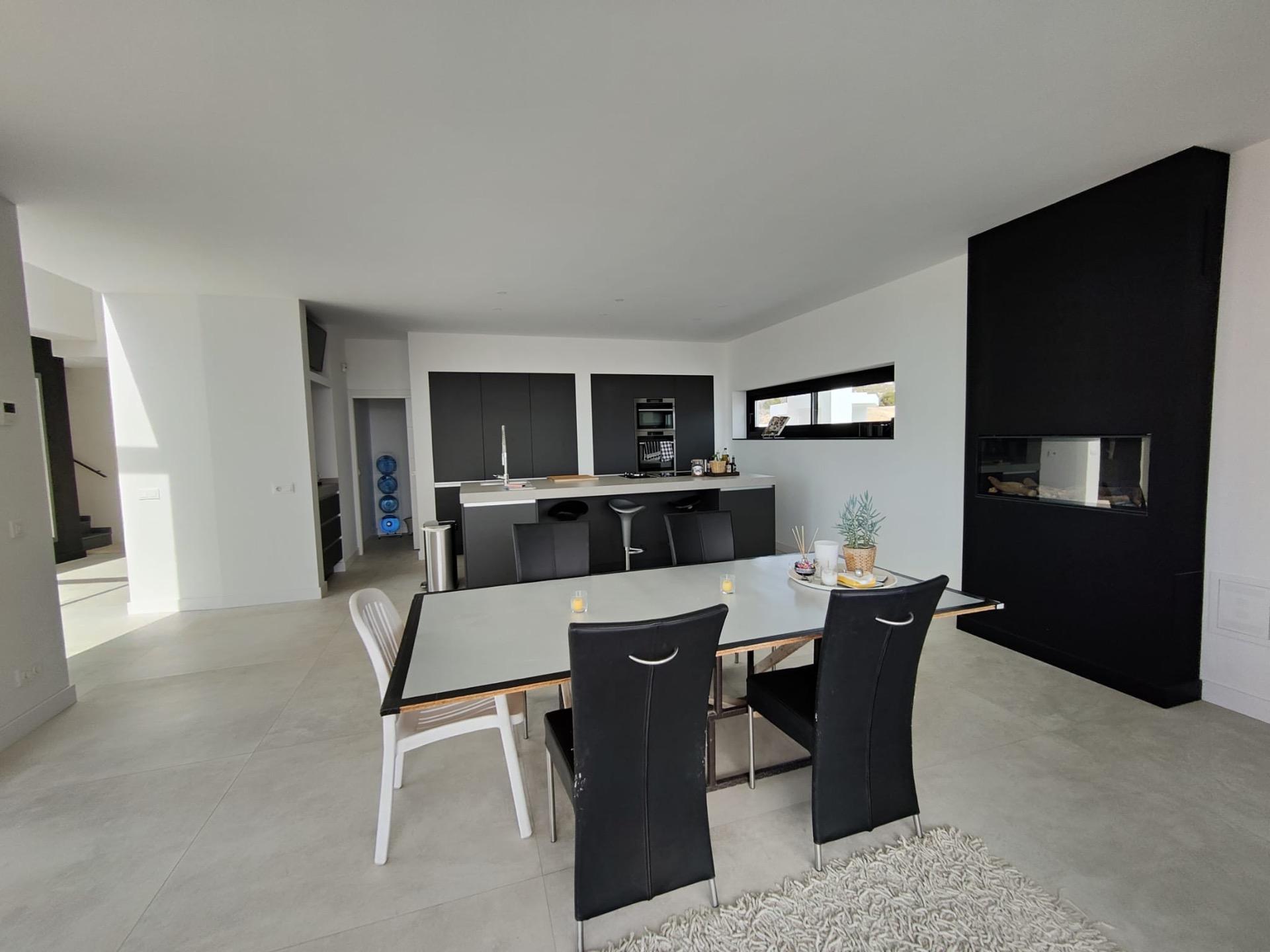LARGE MODERN VILLA IN FINESTRAT