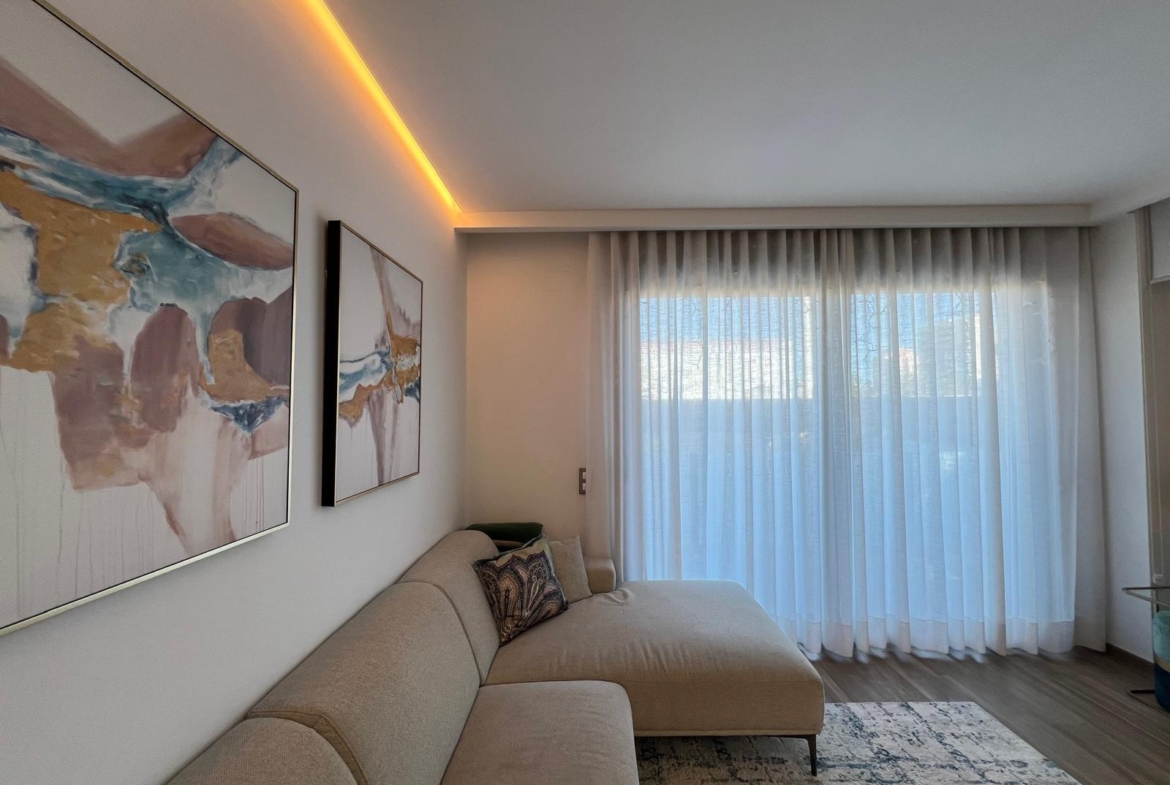 VILLA OBRA NUEVA! 3 DORMITORIOS. 3 BAÑOS. PARCELA 200 M2. PISCINA PROPIA. GARAJE.
