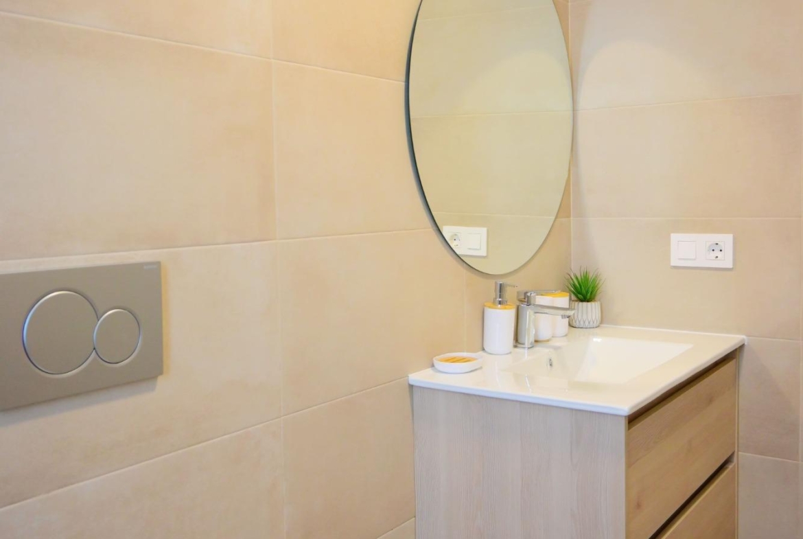 EXCLUSIVIDAD Y BIENETAR: VILLA CON JARDÍN Y GARAJE PRIVADO