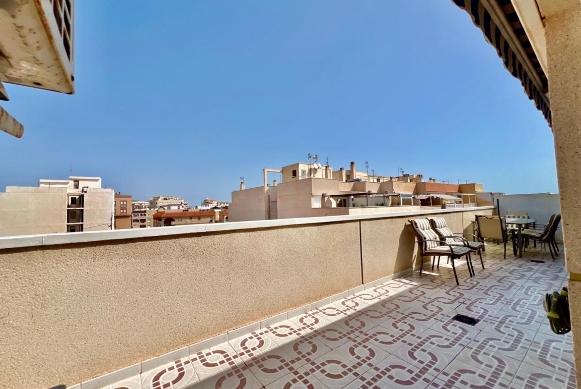 ATICO A 100m DE LA PLAYA DE LA MATA CON IMPRESIONANTE TERRAZA CON VISTAS AL MAR
