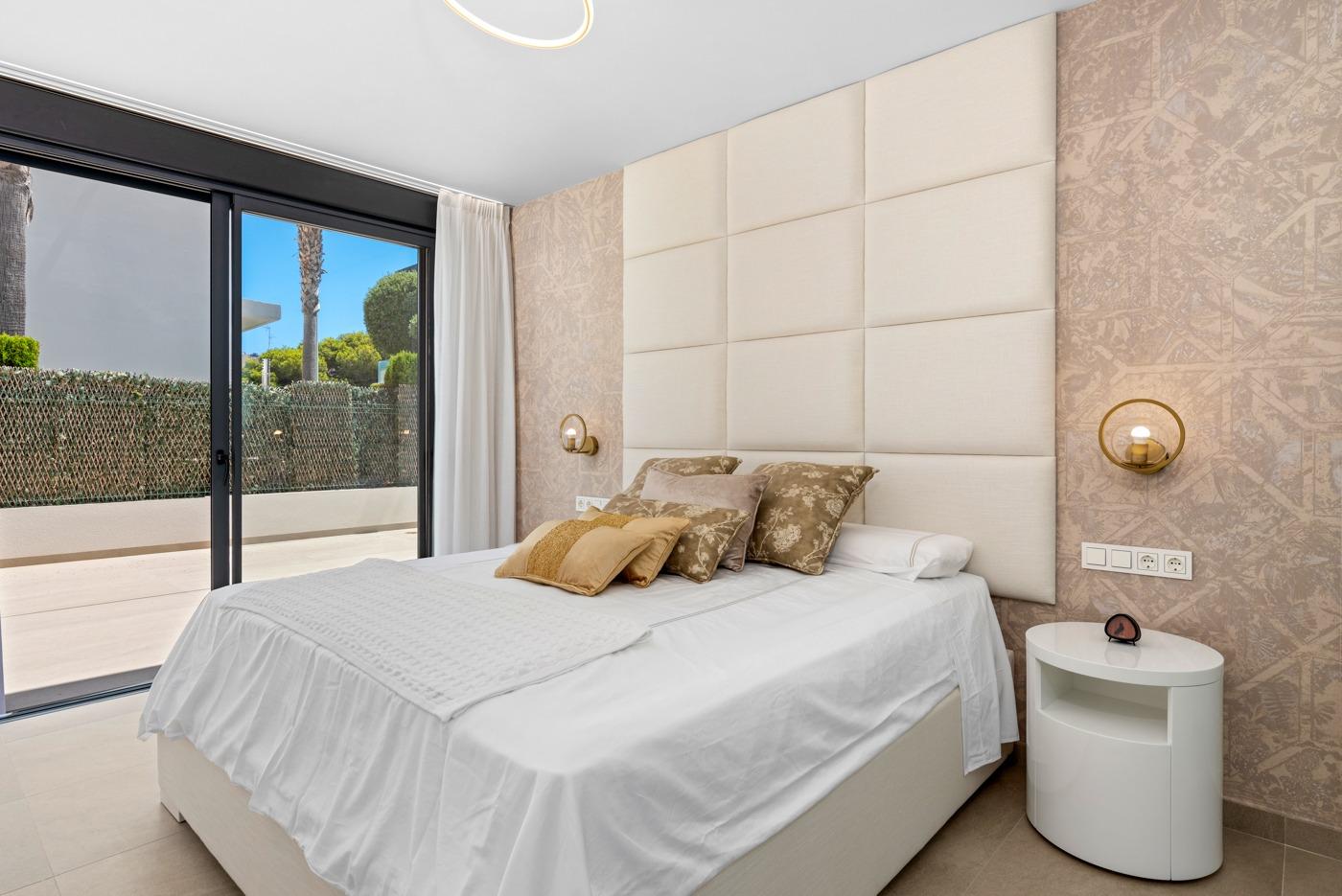 4-27-26 OBRA NUEVA! VILLA DE LUJO EN ORIHUELA COSTA. PLAYA A 350 METROS.