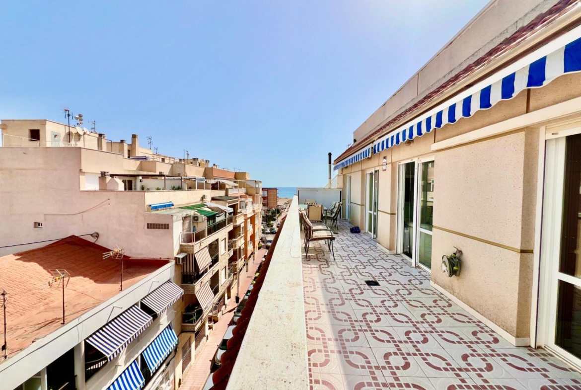 ATICO A 100m DE LA PLAYA DE LA MATA CON IMPRESIONANTE TERRAZA CON VISTAS AL MAR