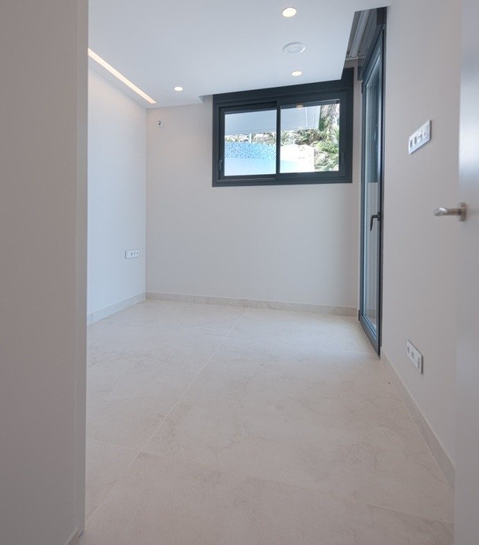 l Impressionante Dúplex a Estrenar en Primera Línea de Playa en Benidorm – Poniente