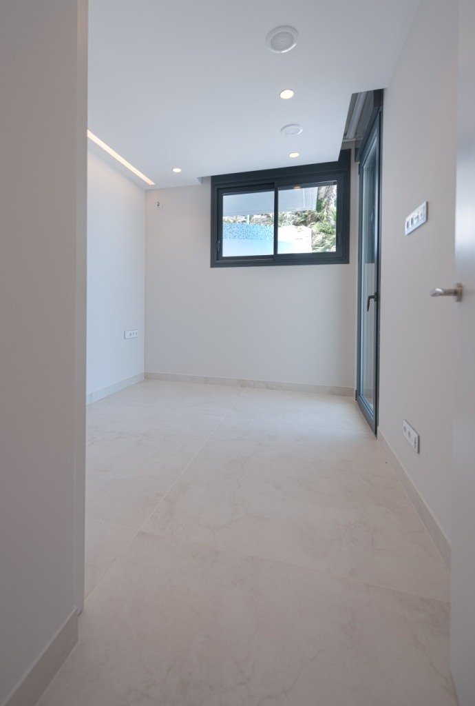 l Impressionante Dúplex a Estrenar en Primera Línea de Playa en Benidorm – Poniente