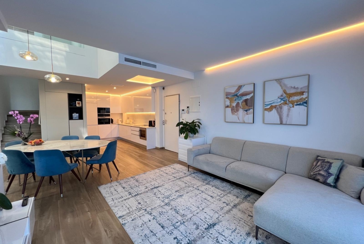 VILLA OBRA NUEVA! 3 DORMITORIOS. 3 BAÑOS. PARCELA 200 M2. PISCINA PROPIA. GARAJE.