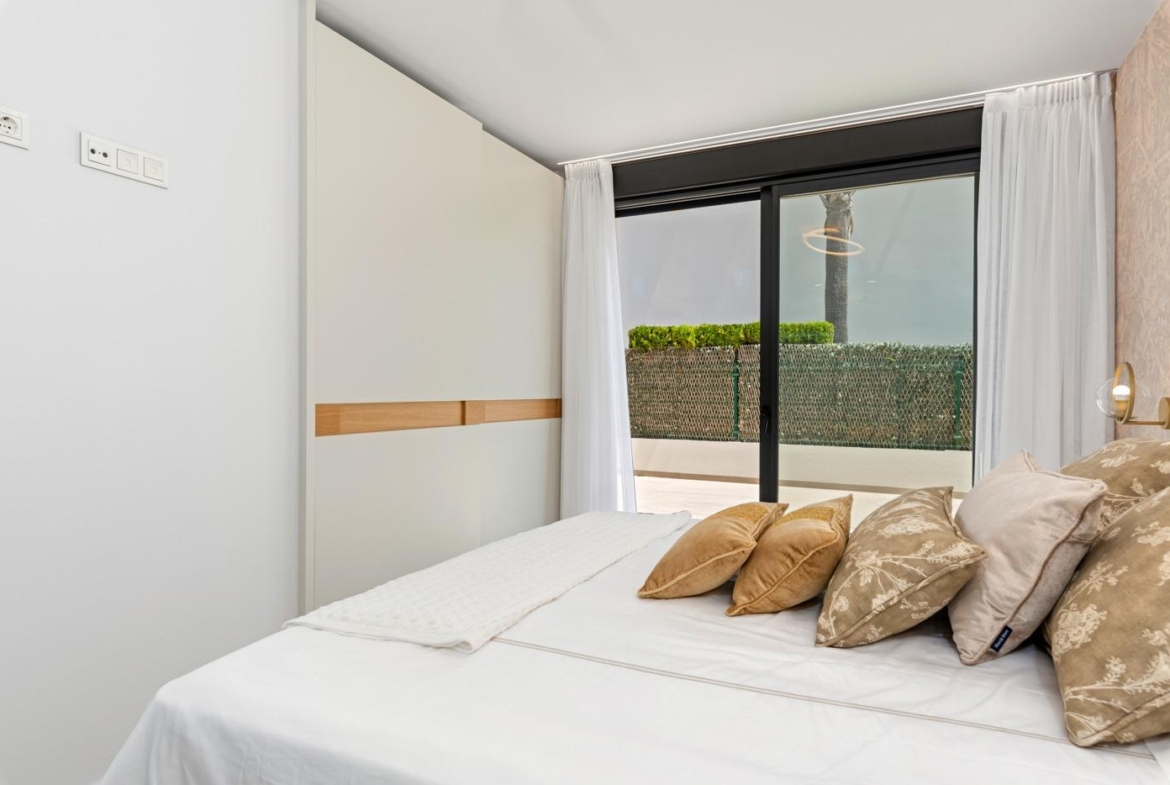 OBRA NUEVA! VILLA DE LUJO EN ORIHUELA COSTA. PLAYA A 350 METROS.