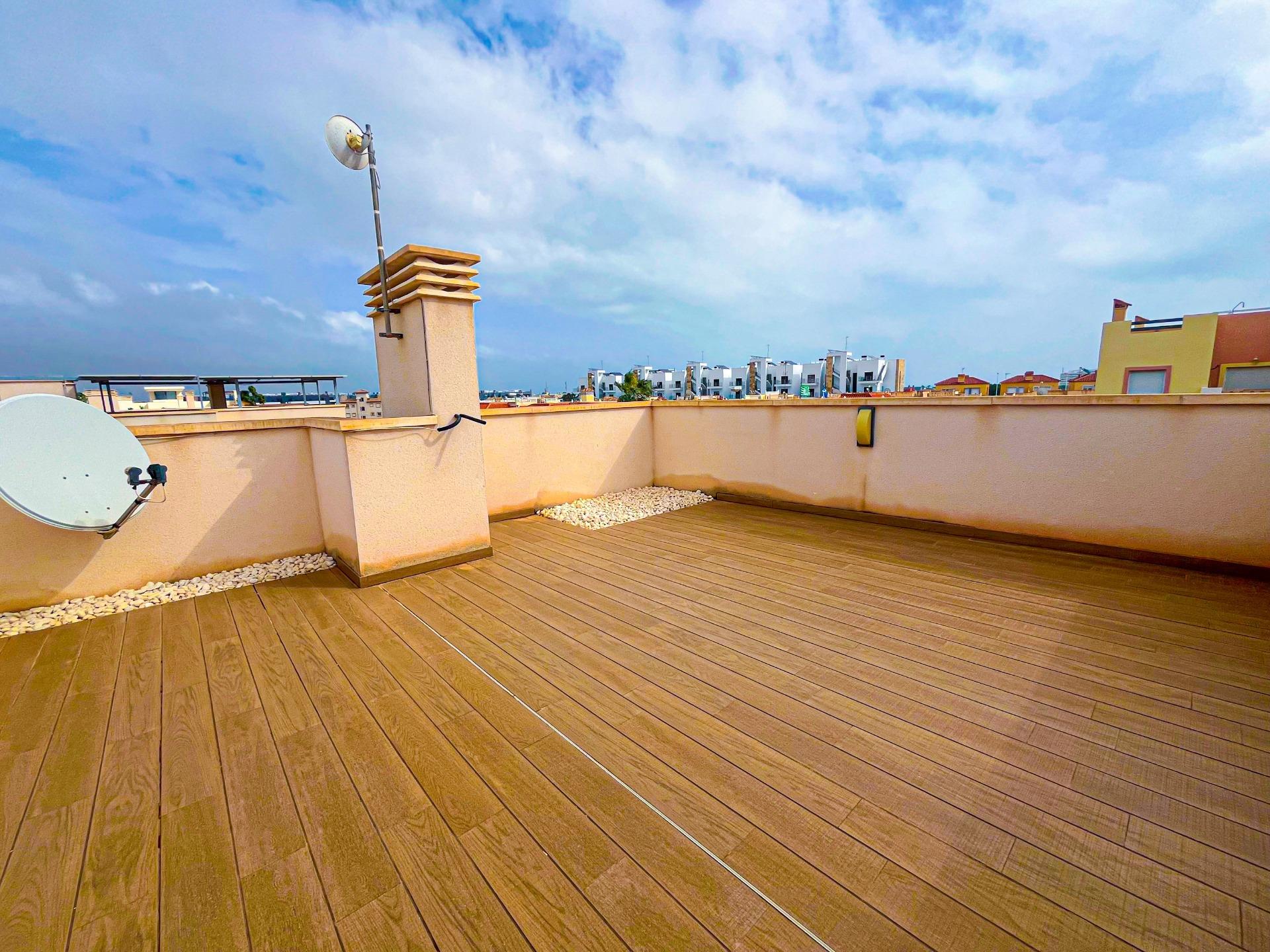 4-28-27 VILLA DE LUJO EN LA ZENIA. 5 DORM. 4 BAÑOS. PISCINA PRIVADA. PARCELA 410 M2.