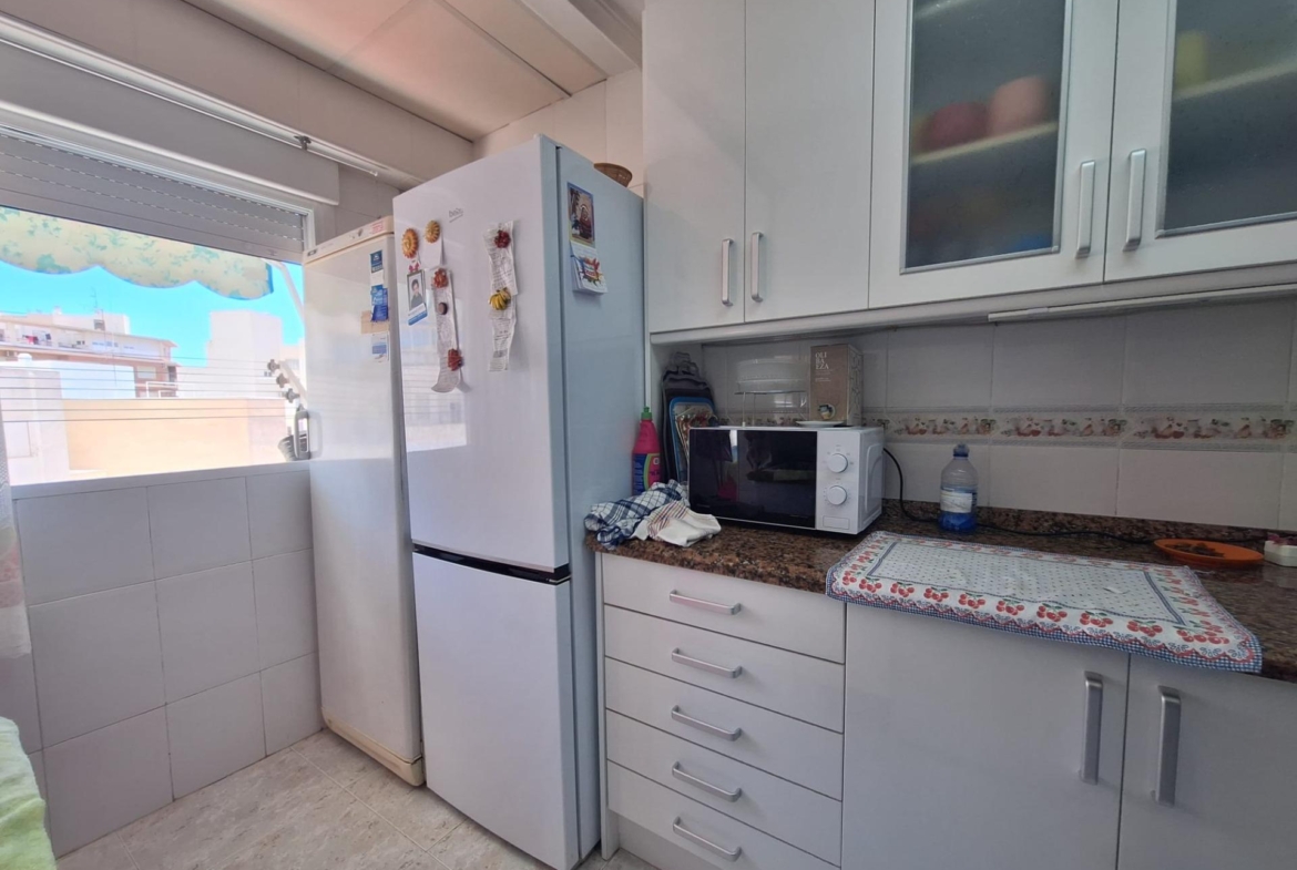 PISO AMPLIO Y LUMINOSO CON ASCENSOR EN PINTOR GISBERT – SAN BLAS