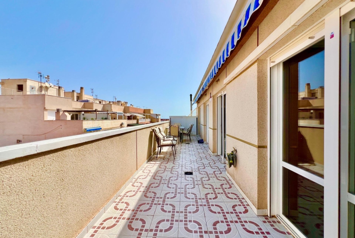 ATICO A 100m DE LA PLAYA DE LA MATA CON IMPRESIONANTE TERRAZA CON VISTAS AL MAR