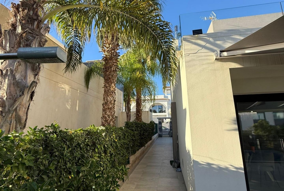 Prachtige vrijstaande villa met een perceel van 300 m2