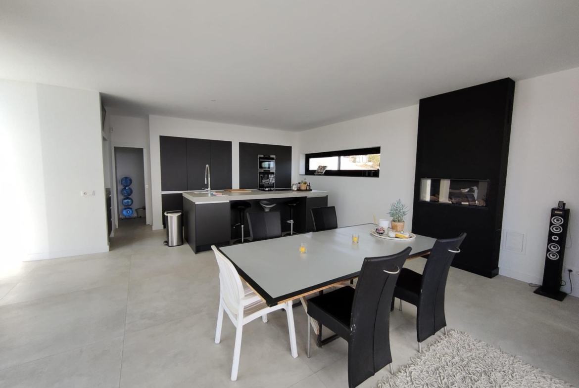 LARGE MODERN VILLA IN FINESTRAT