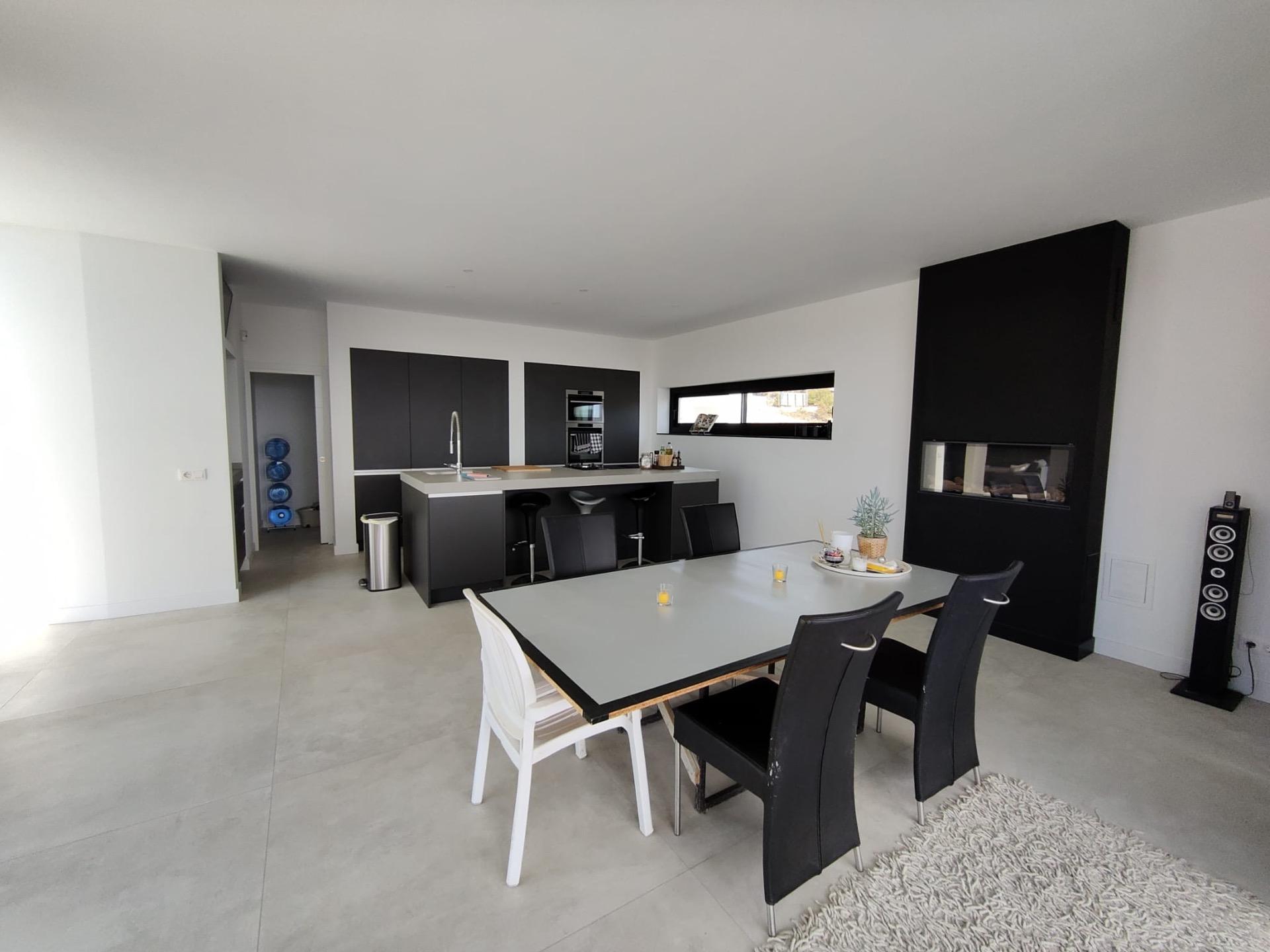 LARGE MODERN VILLA IN FINESTRAT