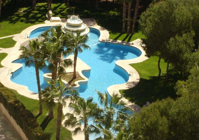 WITH TOURIST LICENSE. 3 BEDROOMS. 2 BATHROOMS. COMMUNAL SWIMMING POOL. BEACH 800 M