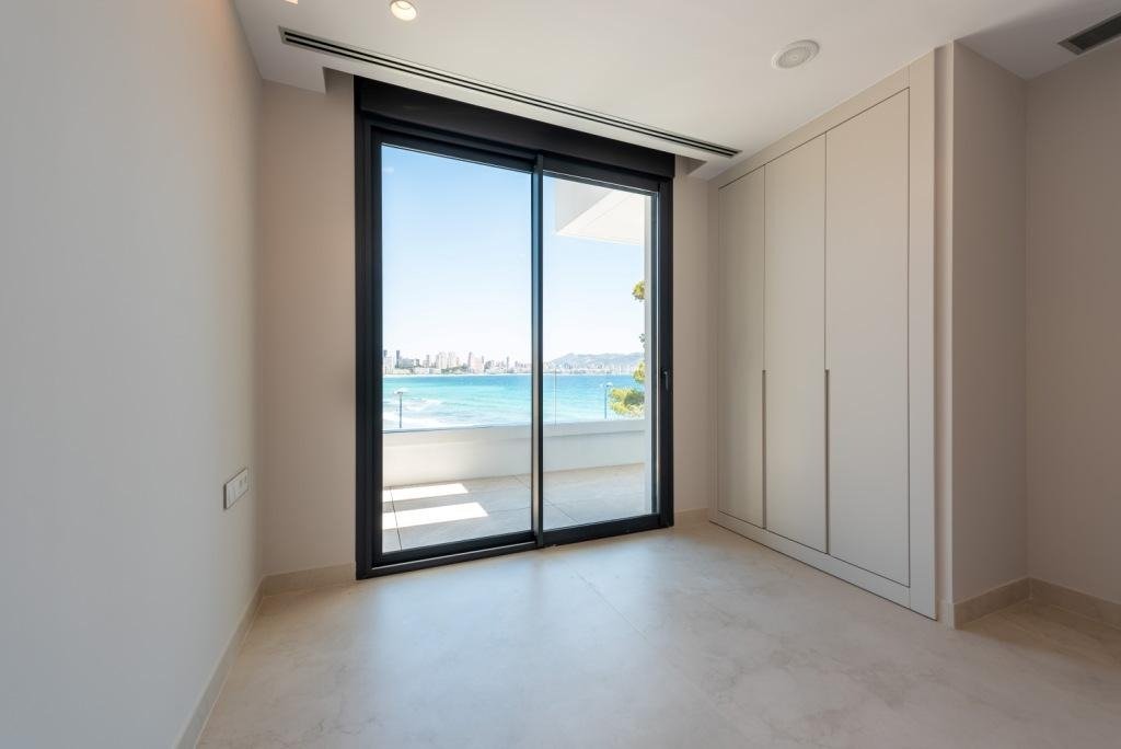 l Impressionante Dúplex a Estrenar en Primera Línea de Playa en Benidorm – Poniente