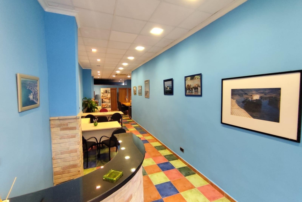 LOCAL COMERCIAL PARA MONTAR NEGOCIO EN EL CENTRO DE TORREVIEJA.