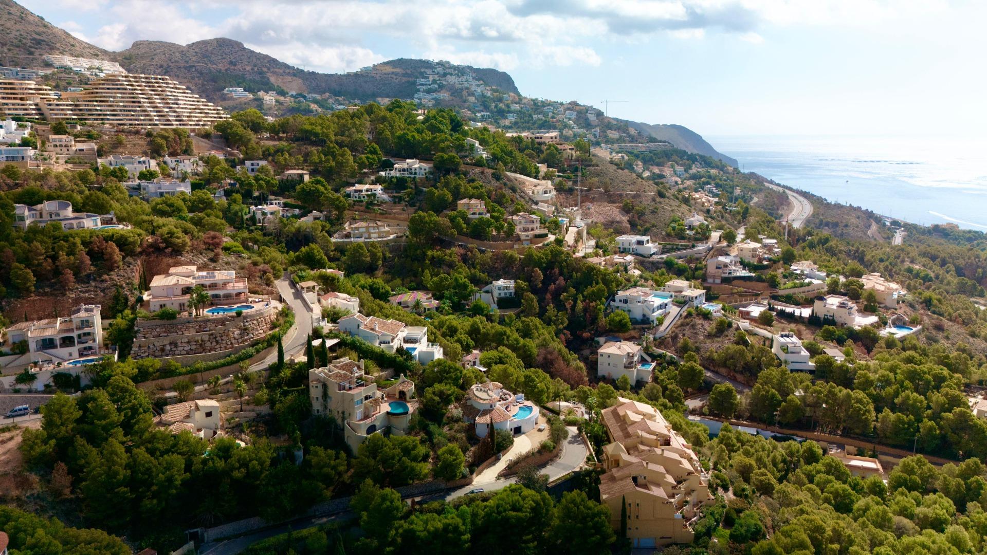 Land for sale in Altea la Vella — your perfect corner on the coast!