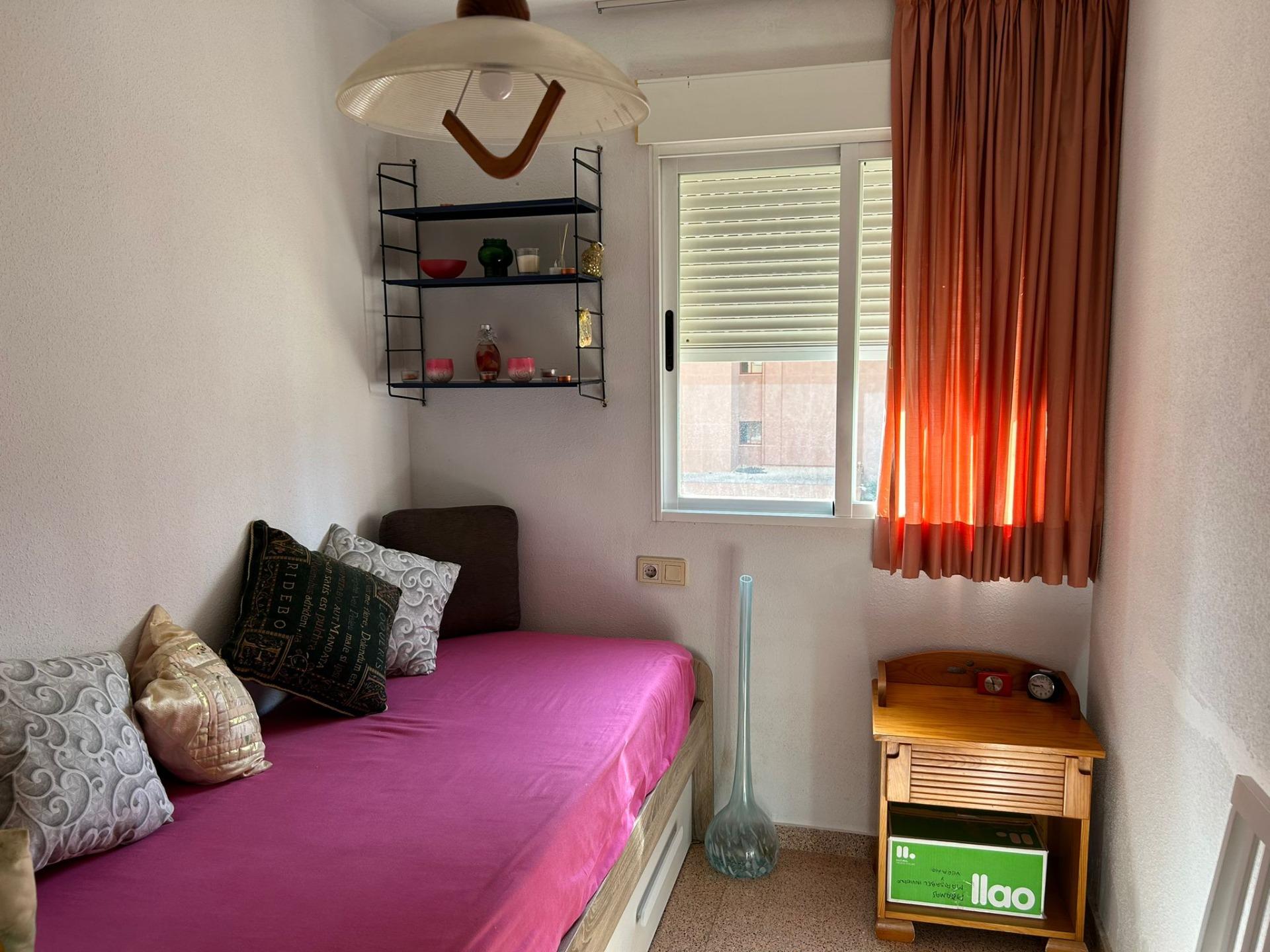 4-3-74 Amplio apartamento situado a 700m de la playa de Poniente. Perfecto para familias