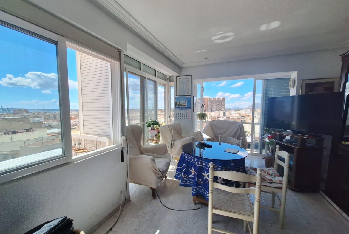 PISO AMPLIO Y LUMINOSO CON ASCENSOR EN PINTOR GISBERT – SAN BLAS