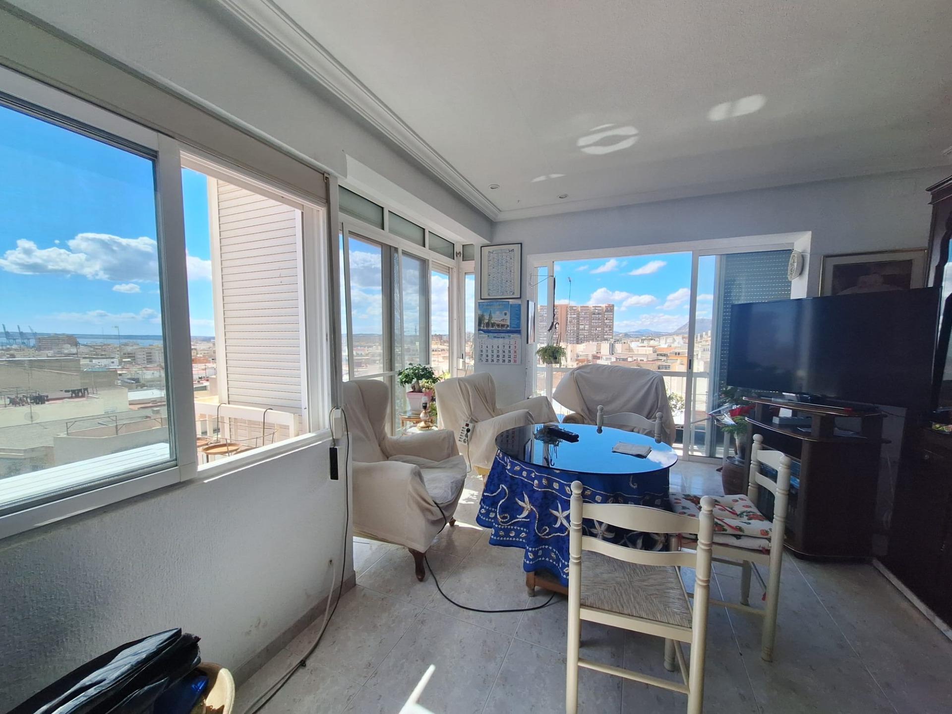 PISO AMPLIO Y LUMINOSO CON ASCENSOR EN PINTOR GISBERT – SAN BLAS