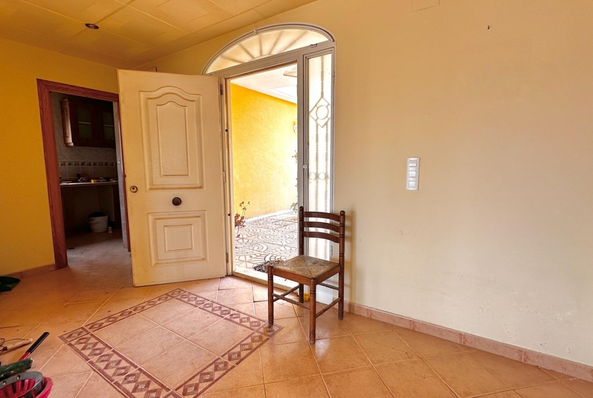 “Villa met panoramisch uitzicht en groot potentieel in Altea Hills”