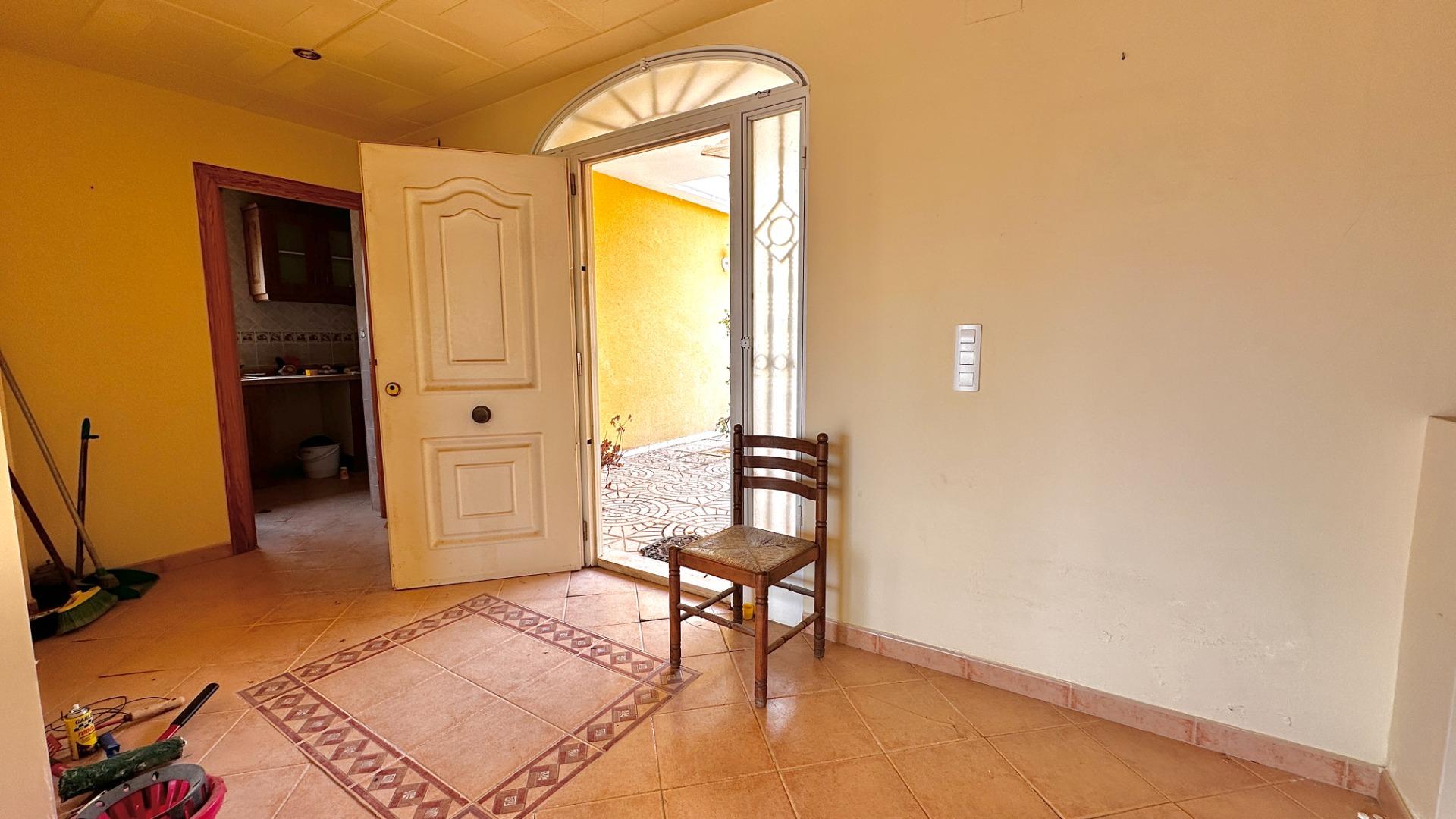 “Villa met panoramisch uitzicht en groot potentieel in Altea Hills”