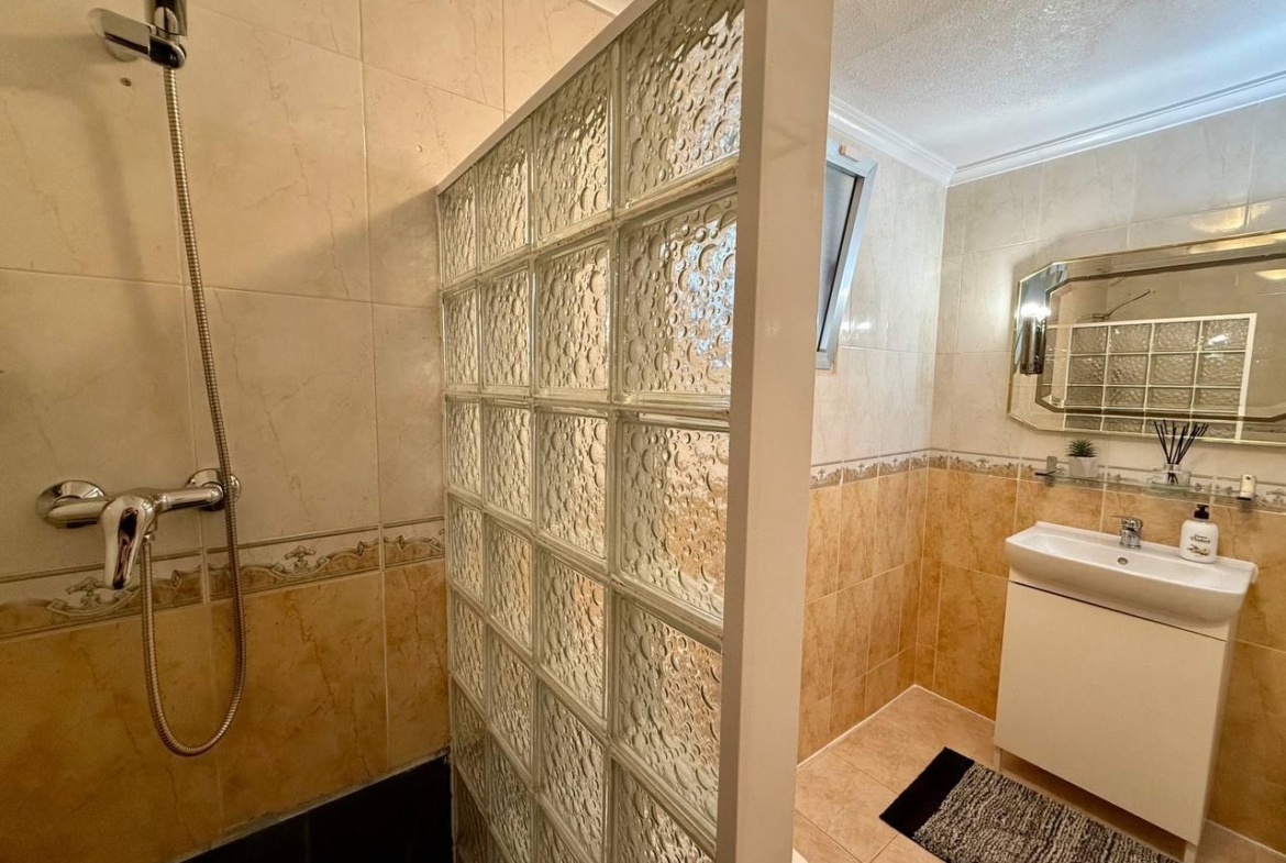 Exclusive apartment with 2 bedrooms and 3 terraces – Ref. A10245
