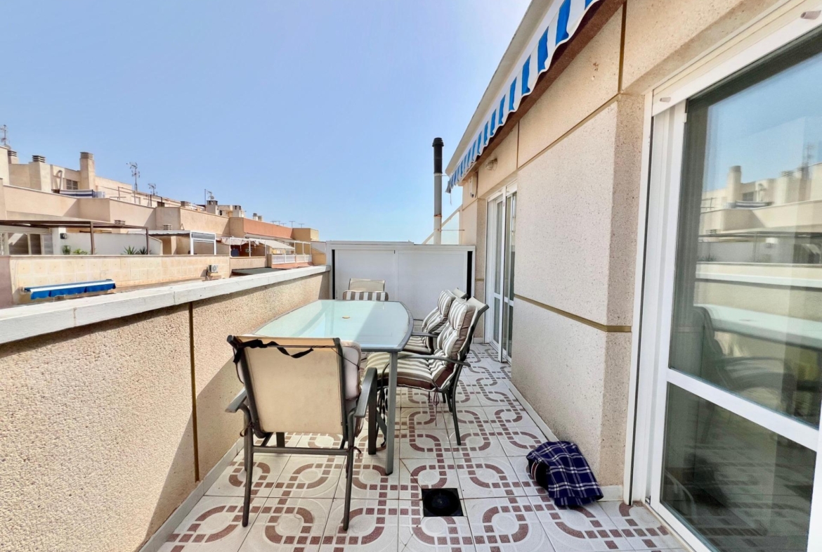ATICO A 100m DE LA PLAYA DE LA MATA CON IMPRESIONANTE TERRAZA CON VISTAS AL MAR