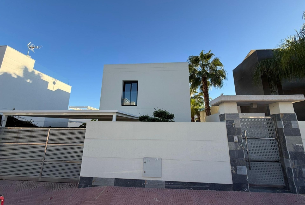 Prachtige vrijstaande villa met een perceel van 300 m2
