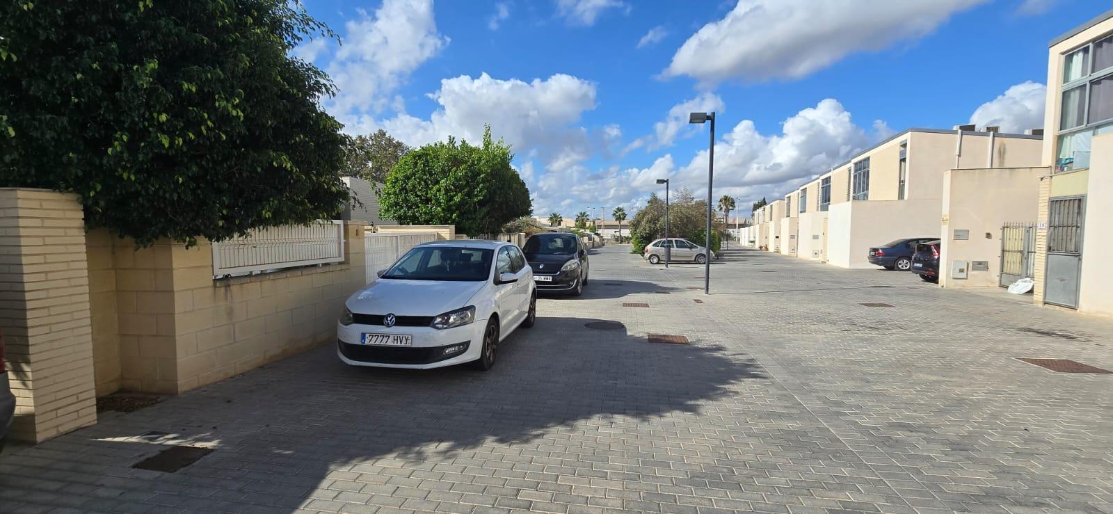 BUNGALOW IN CITY OF LIGHT FACING THE SEA – TORMOS STREET