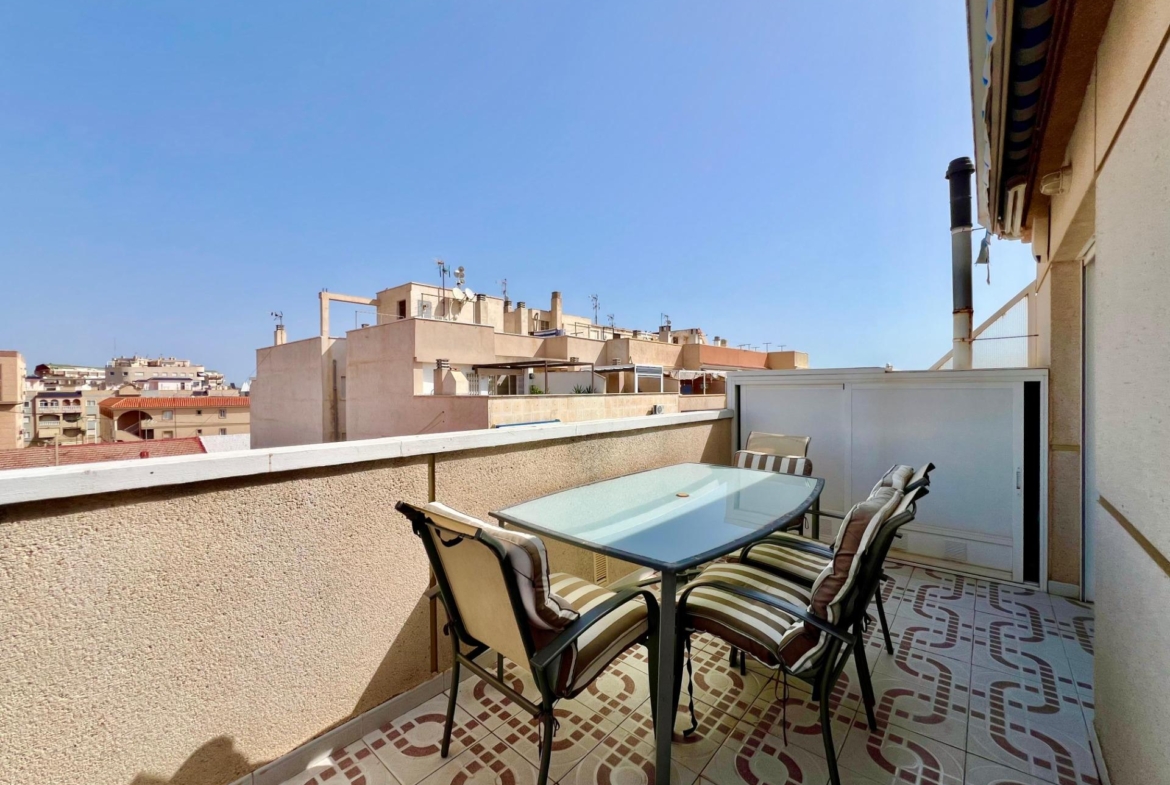 ATICO A 100m DE LA PLAYA DE LA MATA CON IMPRESIONANTE TERRAZA CON VISTAS AL MAR
