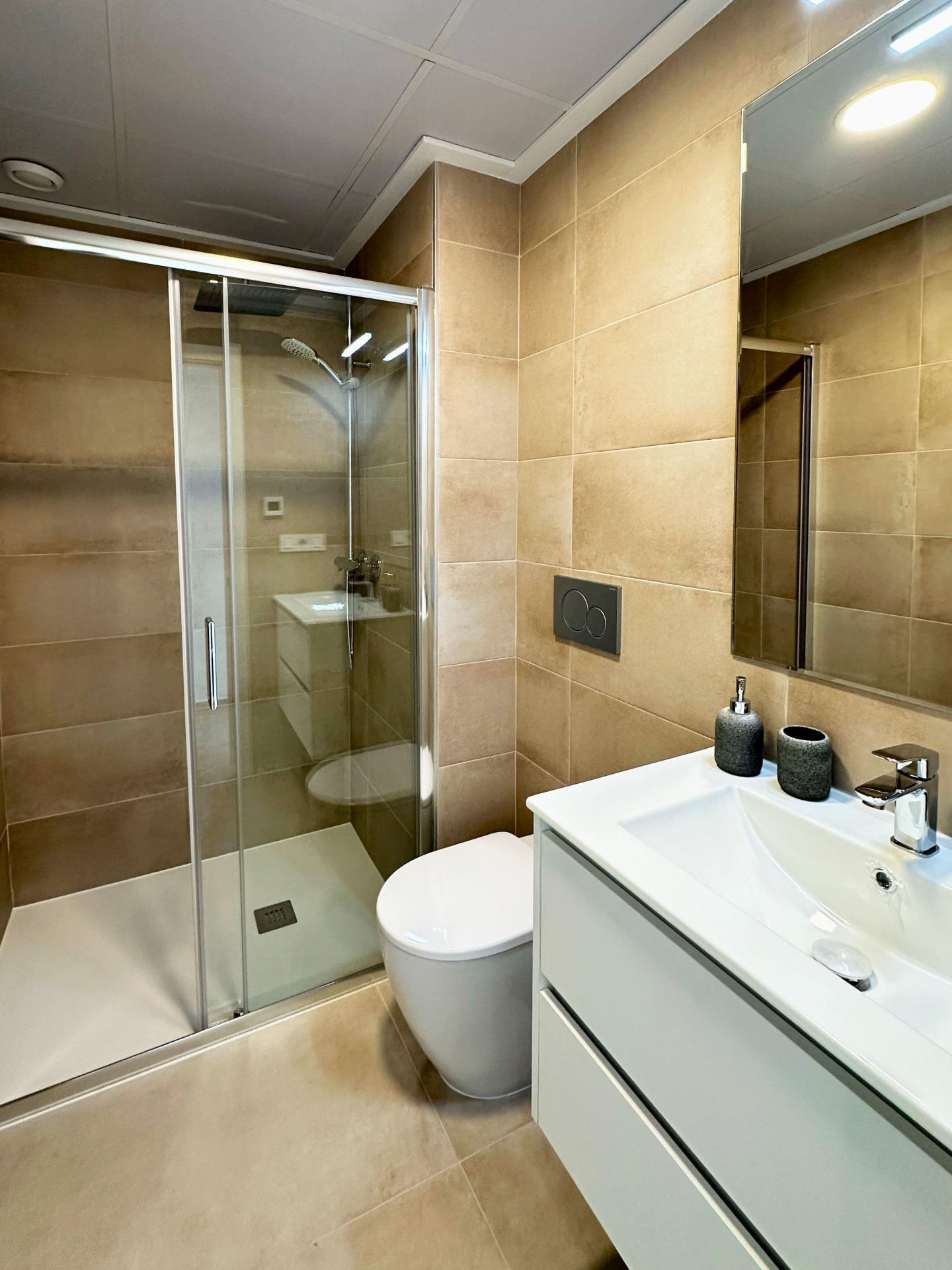 4-31-32 EXCLUSIVIDAD Y BIENESTAR: VILLA CON JARDÍN Y GARAJE PRIVADO