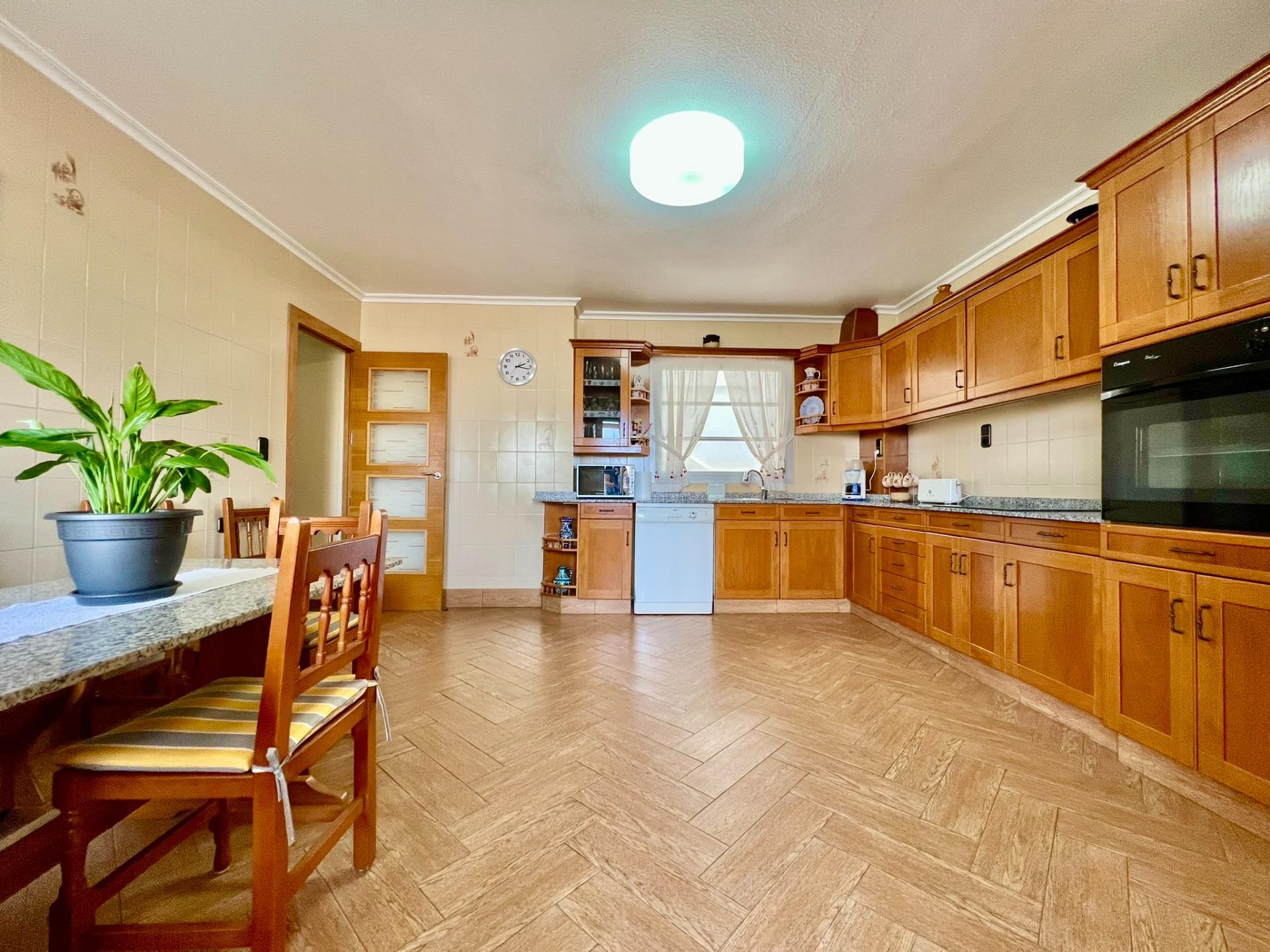 4-32-33 Confort, amplitud y exclusivididad. PISO DE 145m2 EN UBICACIÓN PRIVILEGIADA