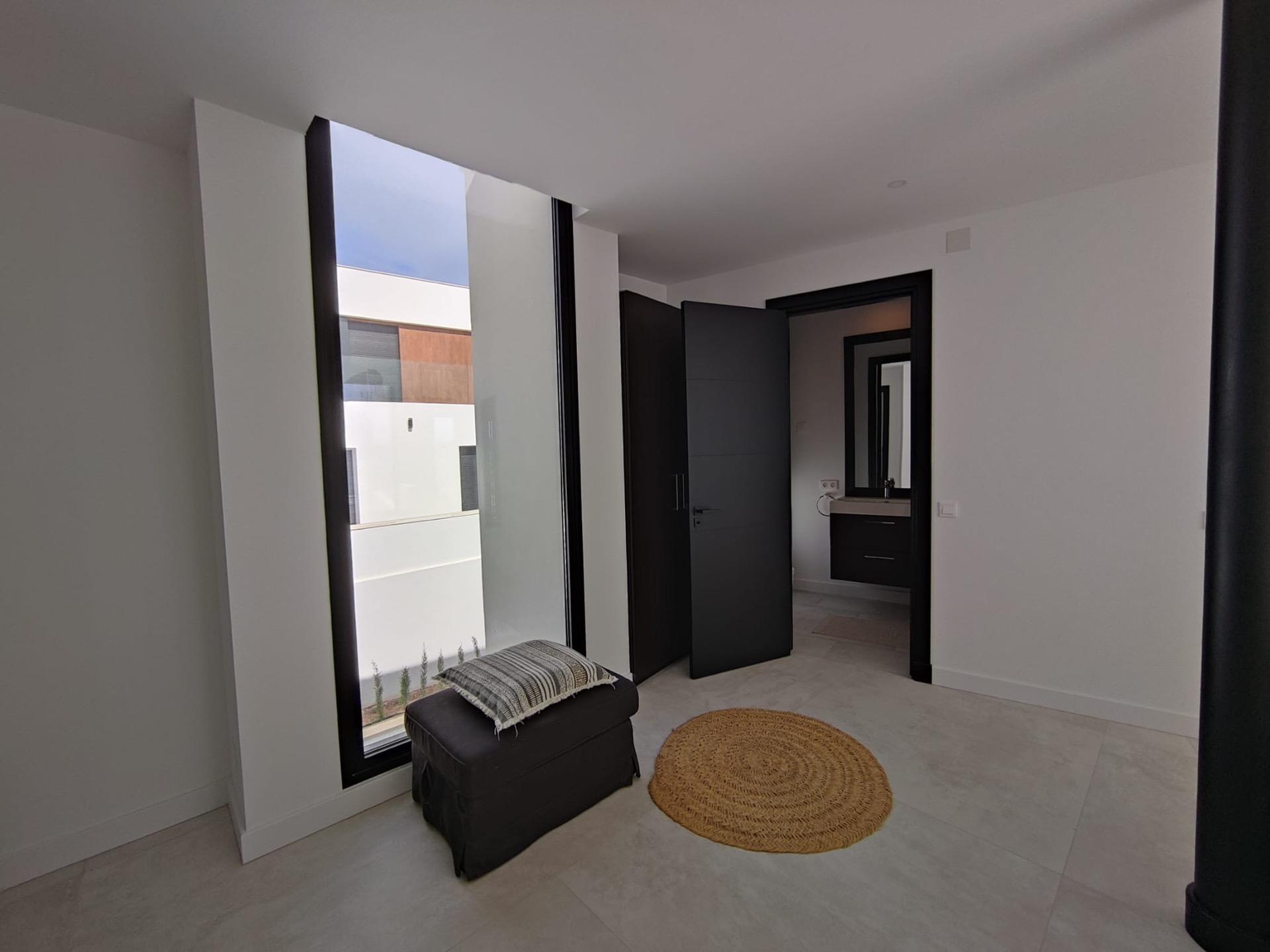 LARGE MODERN VILLA IN FINESTRAT