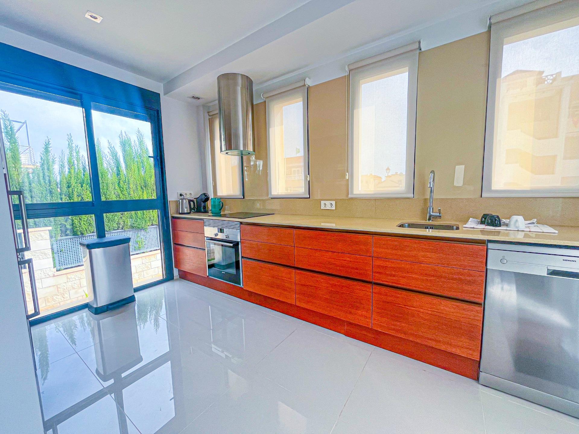 4-33-17 VILLA DE LUJO EN LA ZENIA. 5 DORM. 4 BAÑOS. PISCINA PRIVADA. PARCELA 410 M2.
