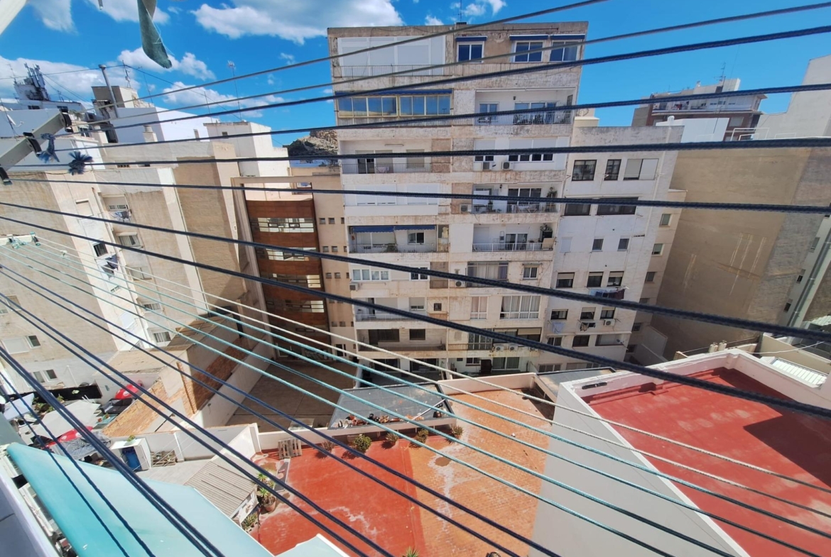 PISO AMPLIO Y LUMINOSO CON ASCENSOR EN PINTOR GISBERT – SAN BLAS
