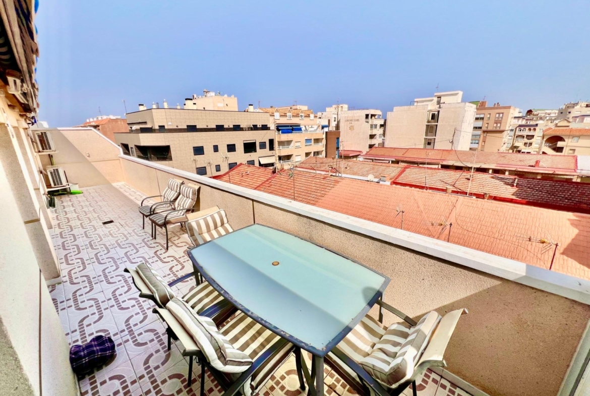ATICO A 100m DE LA PLAYA DE LA MATA CON IMPRESIONANTE TERRAZA CON VISTAS AL MAR