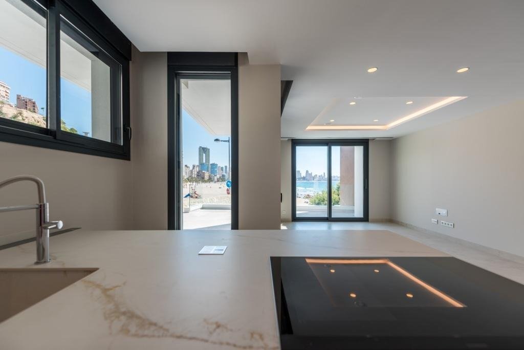 l Impressionante Dúplex a Estrenar en Primera Línea de Playa en Benidorm – Poniente