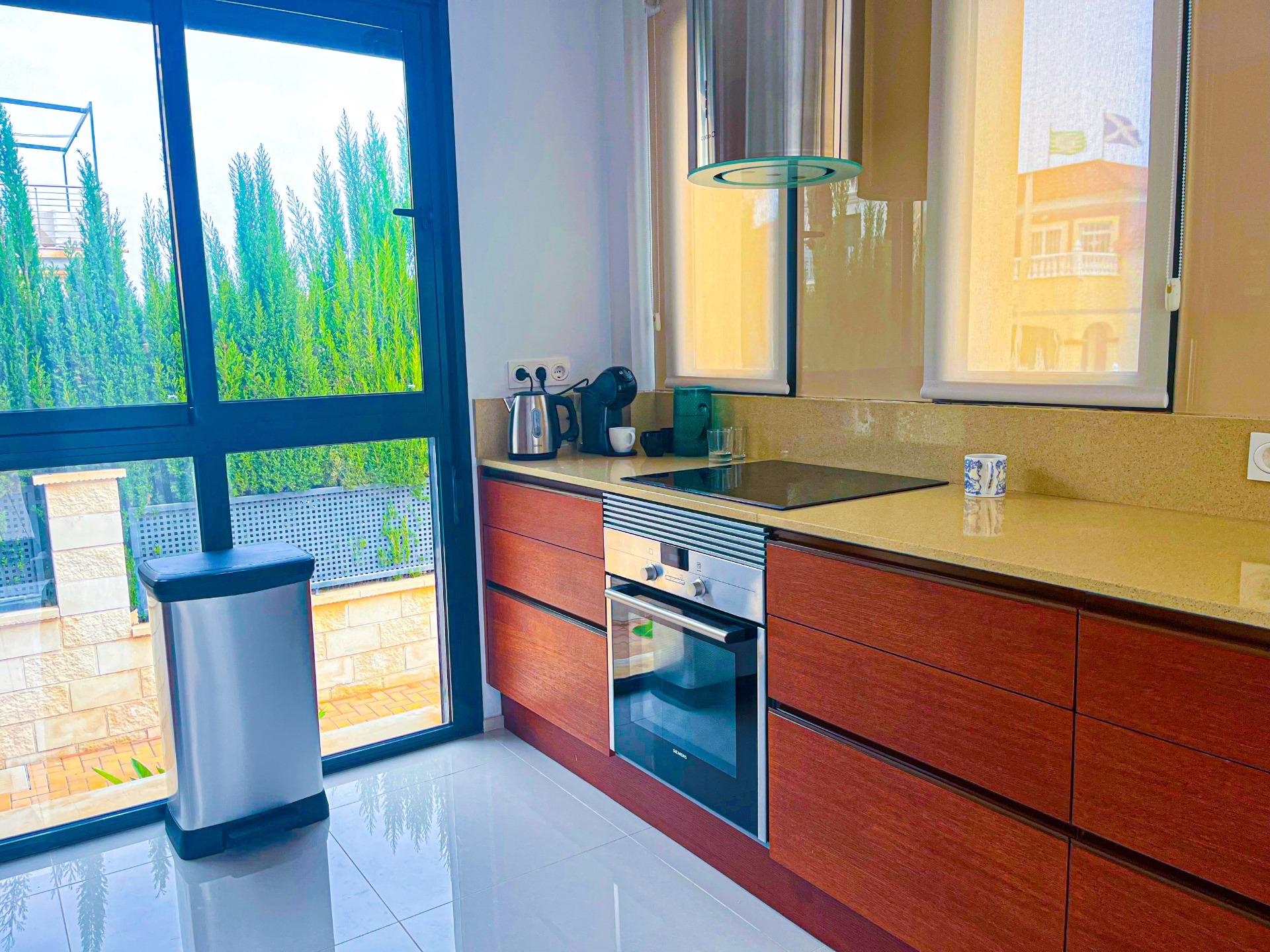 4-34-16 VILLA DE LUJO EN LA ZENIA. 5 DORM. 4 BAÑOS. PISCINA PRIVADA. PARCELA 410 M2.