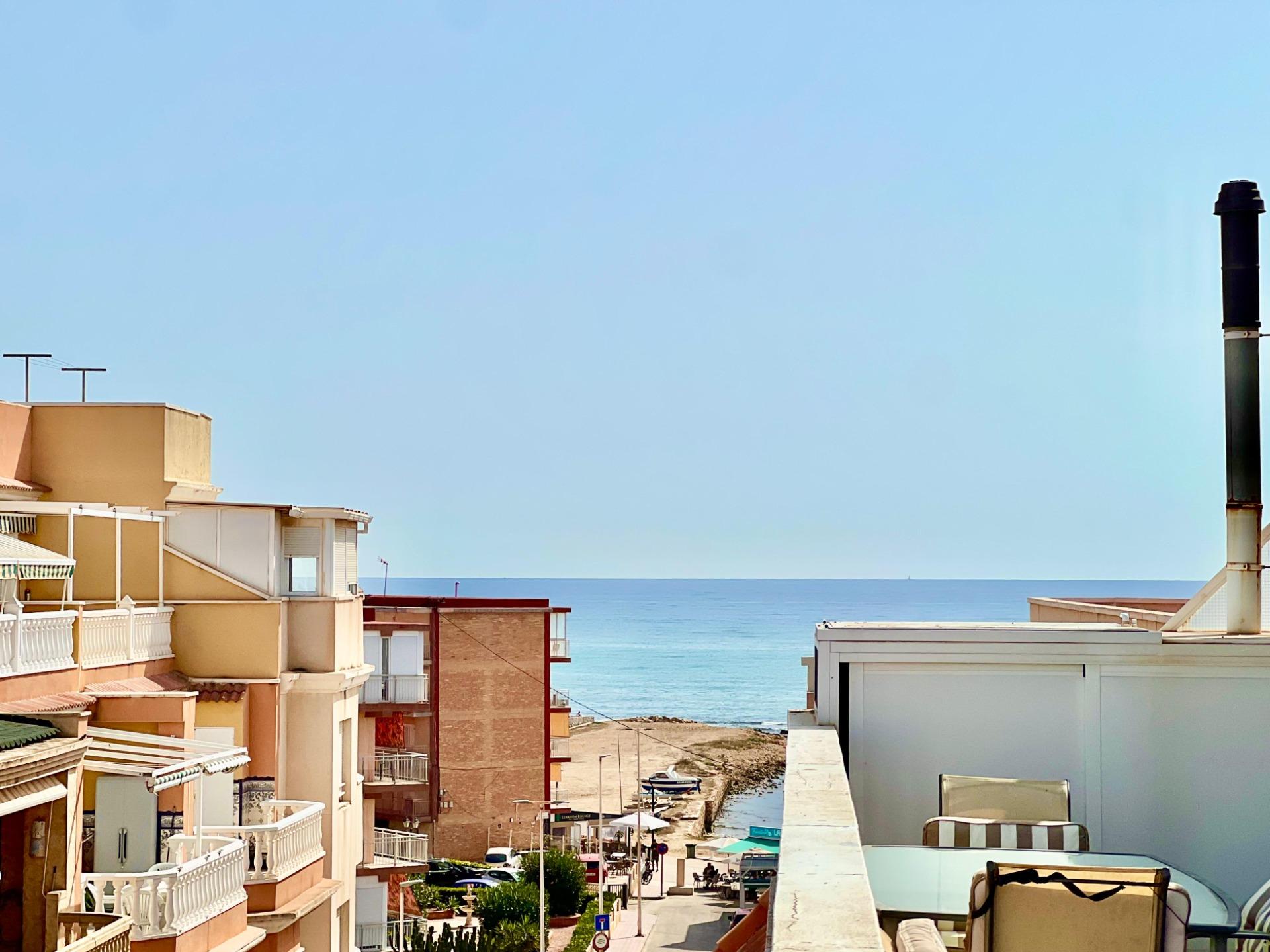 ATICO A 100m DE LA PLAYA DE LA MATA CON IMPRESIONANTE TERRAZA CON VISTAS AL MAR