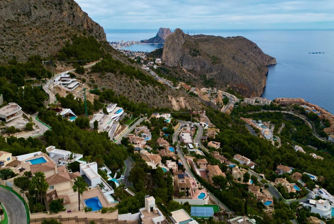 “Villa met panoramisch uitzicht en groot potentieel in Altea Hills”
