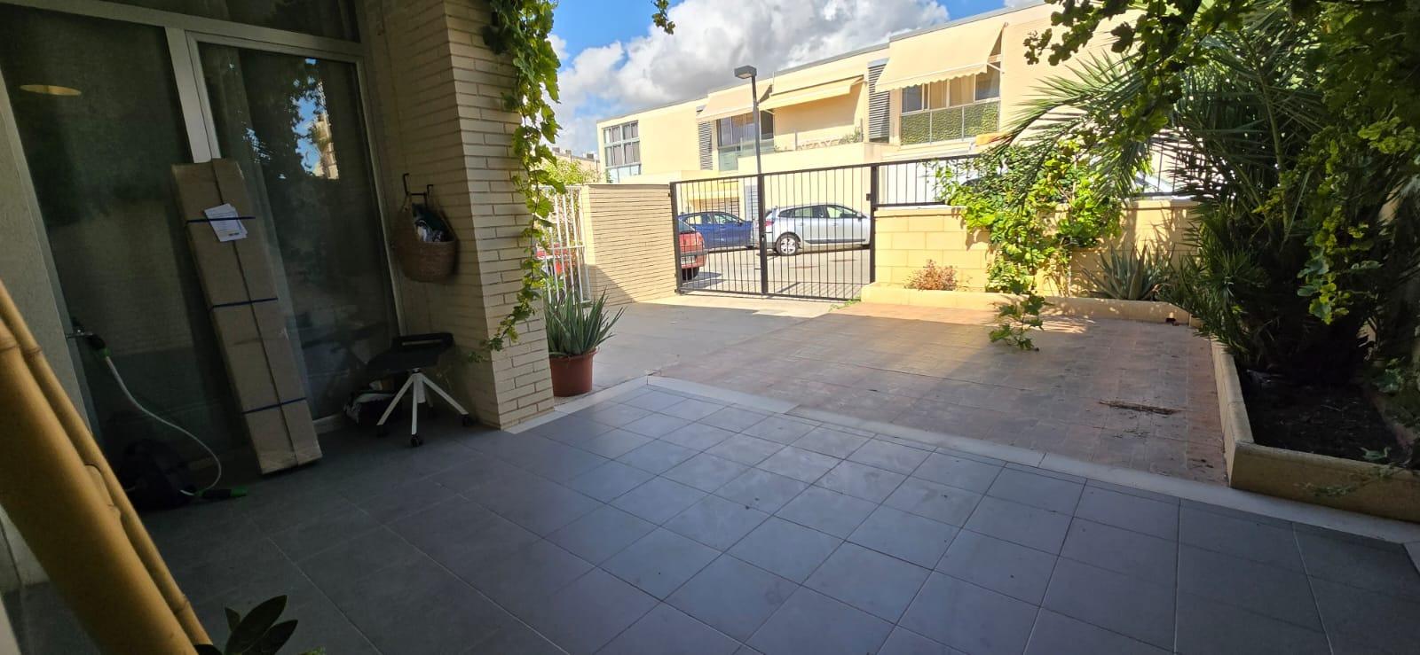 BUNGALOW IN CITY OF LIGHT FACING THE SEA – TORMOS STREET