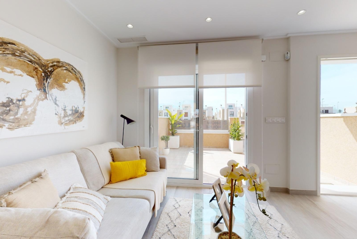ADOSADOS DE OBRA NUEVA EN PILAR DE LA HORADADA. 3 DORM. 2 BAÑOS. CON PLAZA DE GARAJE Y PISCINA. 83 M2. JARDIN 33 M2. SOLARIUM 34 M2.